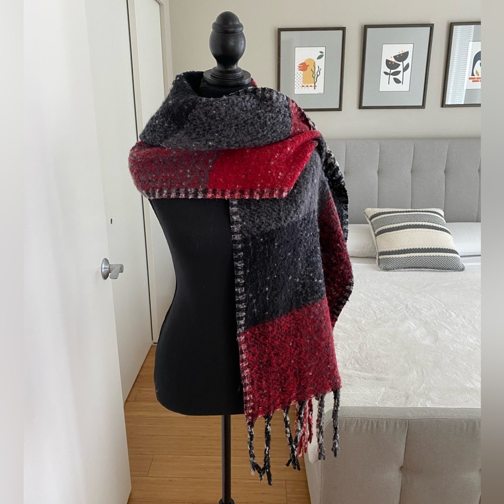 Steve Madden scarf